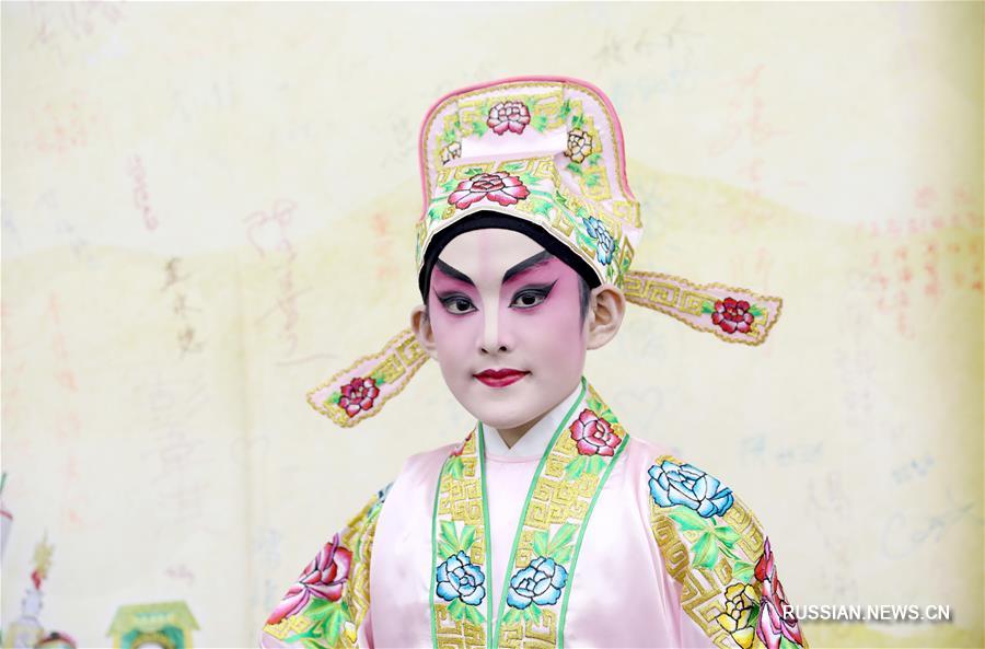 Занятия в Обществе по распространению гуандунской музыкальной драмы "Шэнхуэй"