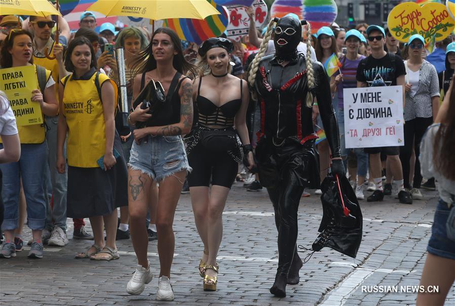 В Киеве состоялся "марш равенства" в поддержку ЛГБТ-сообщества "КиевПрайд-2019"