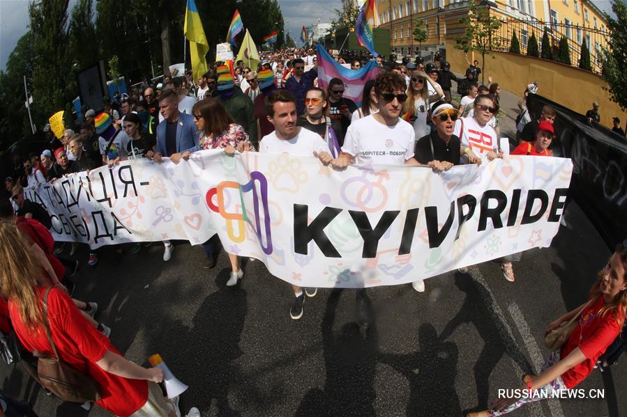 В Киеве состоялся "марш равенства" в поддержку ЛГБТ-сообщества "КиевПрайд-2019"