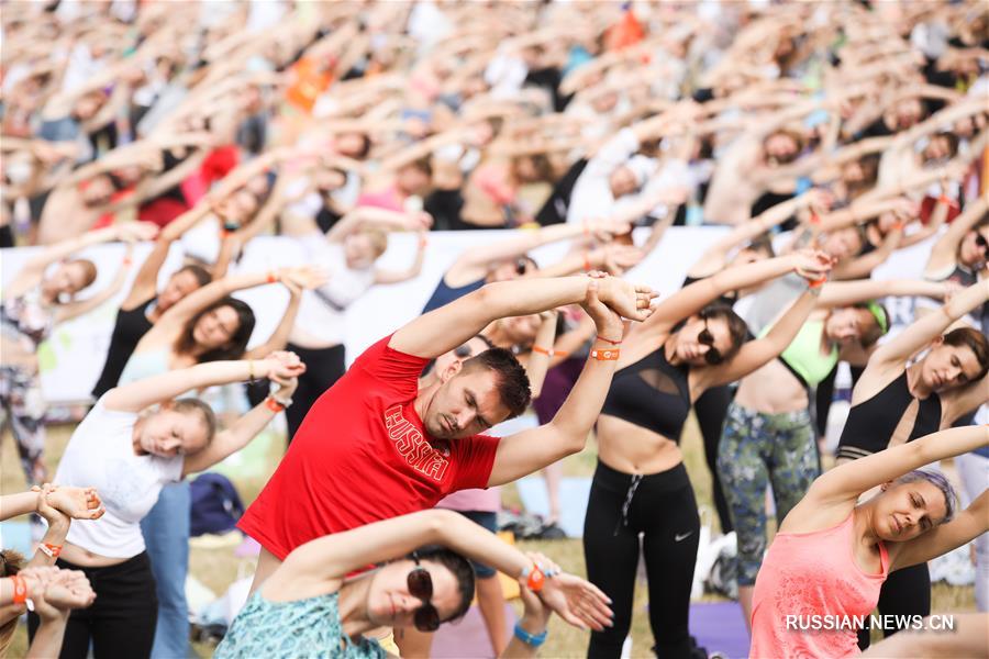 5-й Международный день йоги в подмосковном парке Царицыно