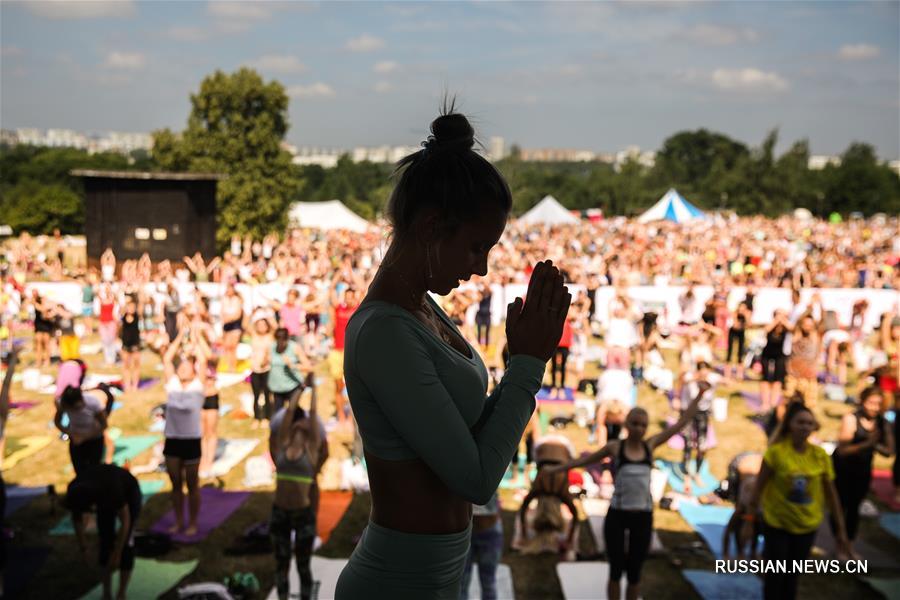 5-й Международный день йоги в подмосковном парке Царицыно
