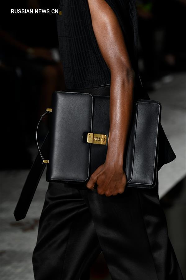 Неделя мужской моды в Париже: Dunhill выпустил новую коллекцию сезона весна-лето