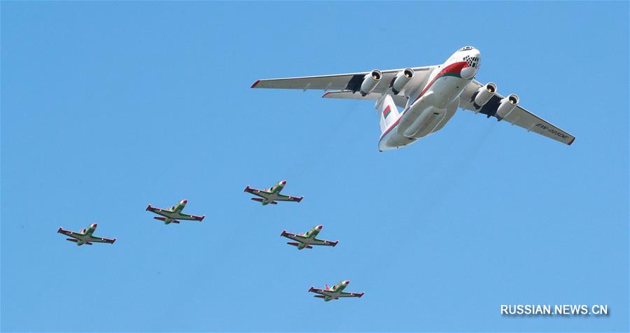 Тренировка воздушного эшелона военного парада в честь Дня независимости Беларуси