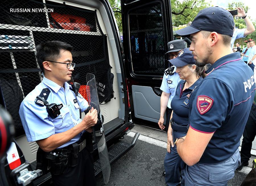 Сотрудники полиции Китая и Италии провели совместное патрулирование в Шанхае