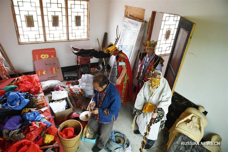 Искусство создания резных масок "Но" из провинции Гуйчжоу