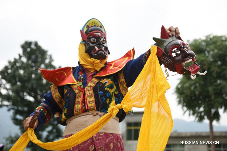 Искусство создания резных масок "Но" из провинции Гуйчжоу