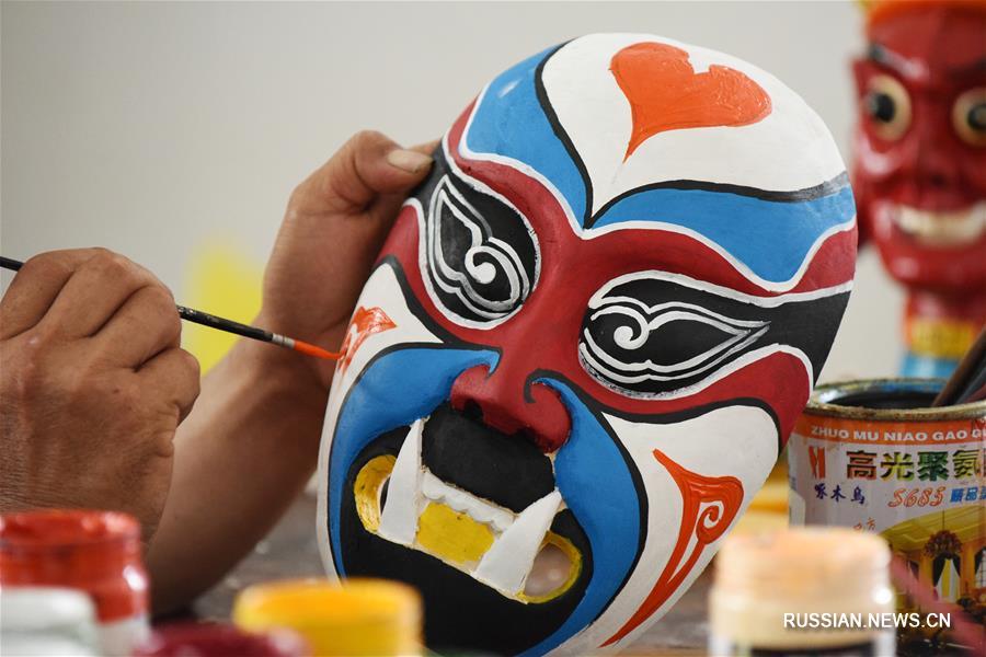 Искусство создания резных масок "Но" из провинции Гуйчжоу