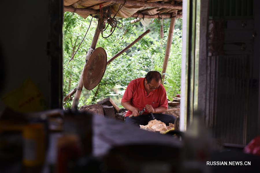 Искусство создания резных масок "Но" из провинции Гуйчжоу