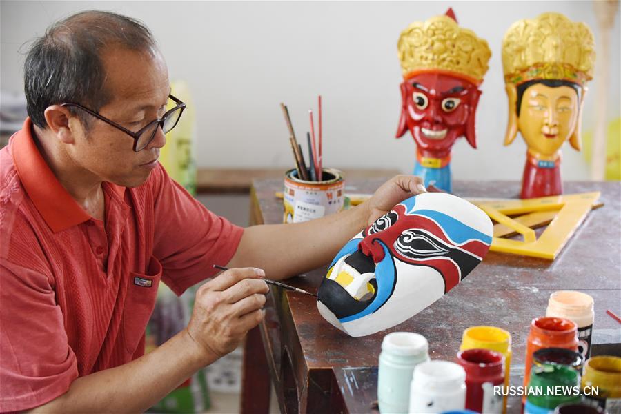 Искусство создания резных масок "Но" из провинции Гуйчжоу