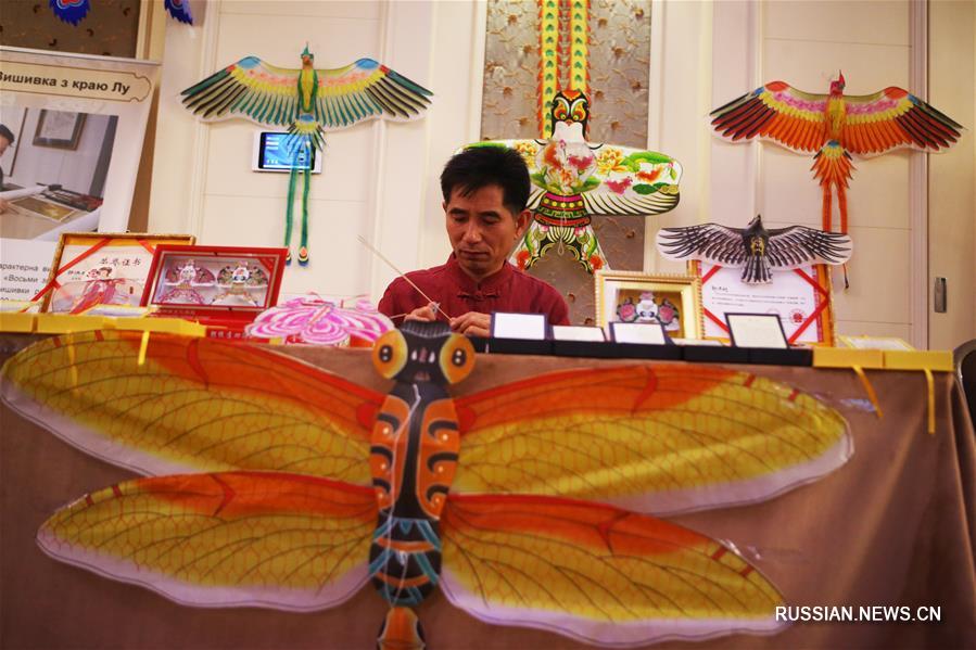 Выставка китайских мастеров из провинции Шаньдун проходит в Киеве