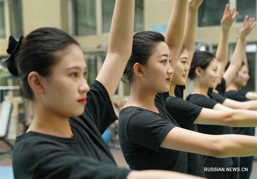 Подготовка бортпроводниц в Харбине