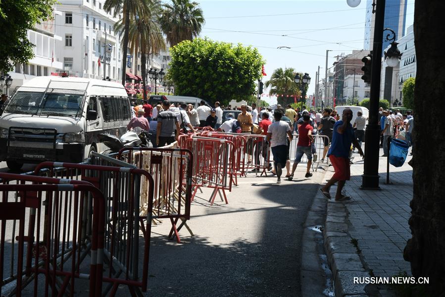 3 человека погибли, еще 9 пострадали в результате двух взрывов в столице Туниса