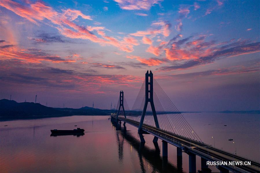 В провинции Цзянси открыто движение по второму мосту через озеро Поянху