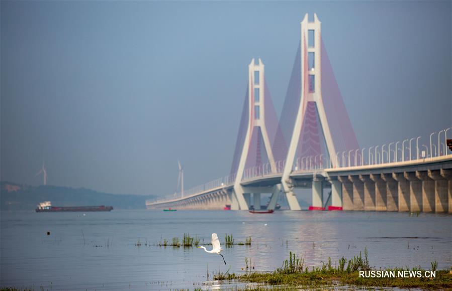В провинции Цзянси открыто движение по второму мосту через озеро Поянху