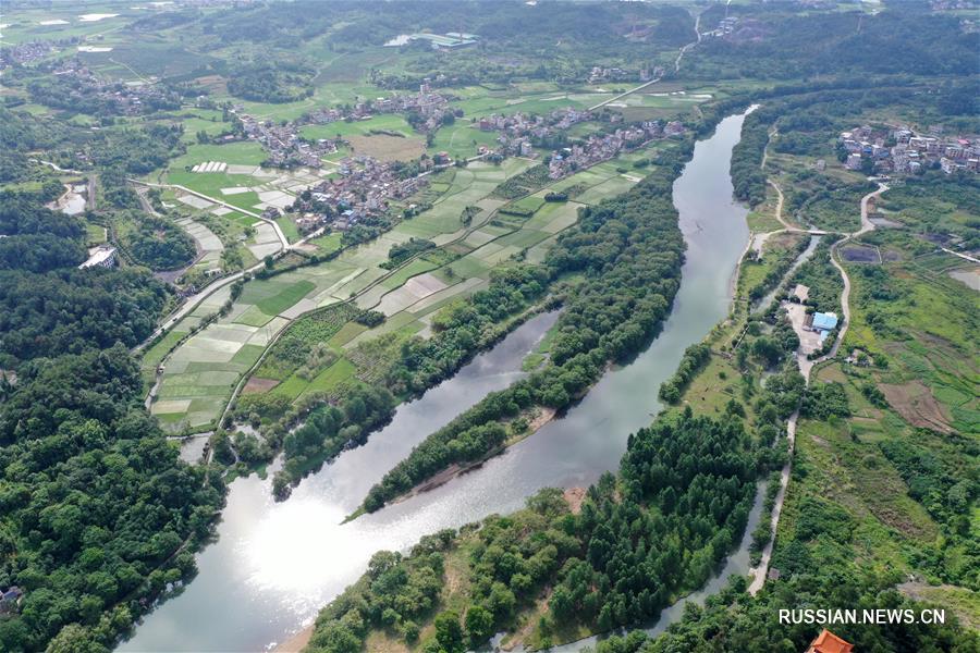 Летние виды древнего канала Линцюй