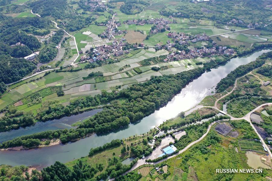 Летние виды древнего канала Линцюй