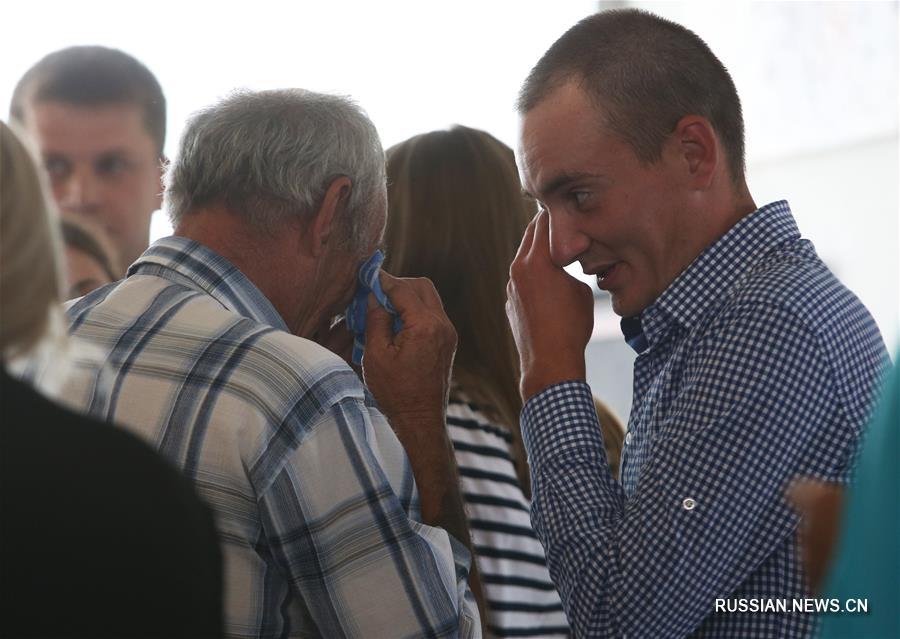 В Киев прибыл самолет с освобожденными гражданами Украины