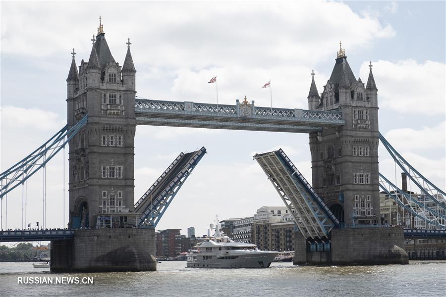 Лондонский Тауэрский мост отмечает 125-летний юбилей