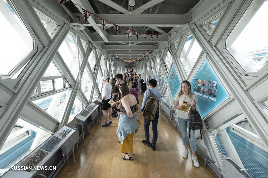 Лондонский Тауэрский мост отмечает 125-летний юбилей