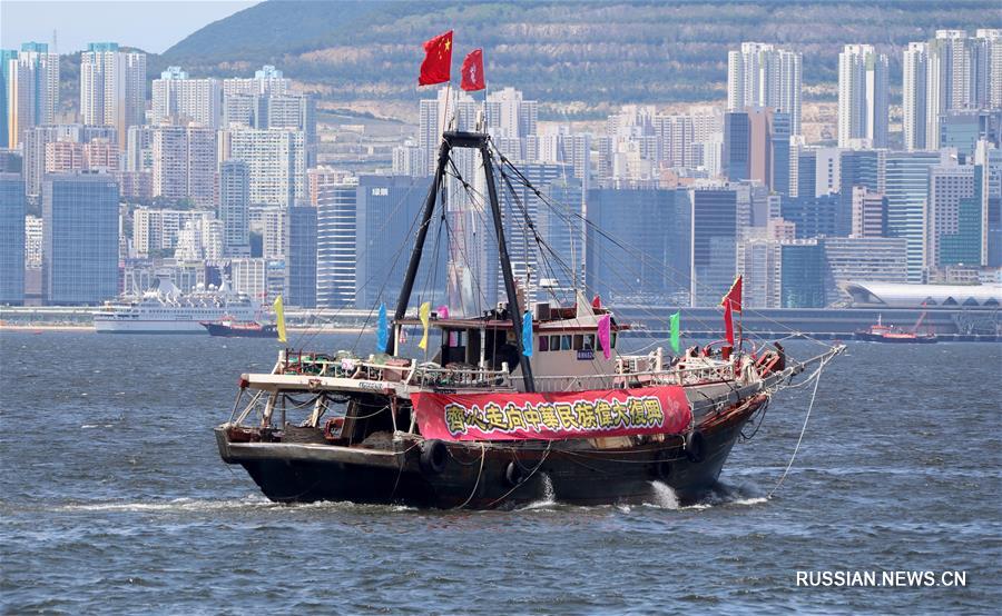 Рыболовные суда отмечают 22-ю годовщину возвращения Сянгана под юрисдикцию КНР