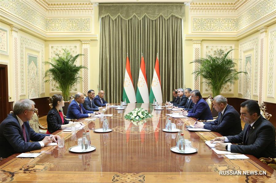 Президент Таджикистана и глава ЕБРР обсудили состояние и перспективы двустороннего сотрудничества