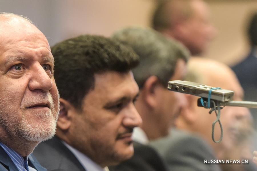 ОПЕК решила продлить соглашение по сокращению добычи нефти