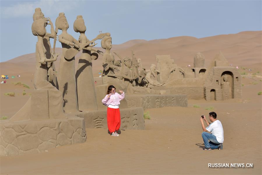 Синьцзян: в пустыне наступил туристический сезон