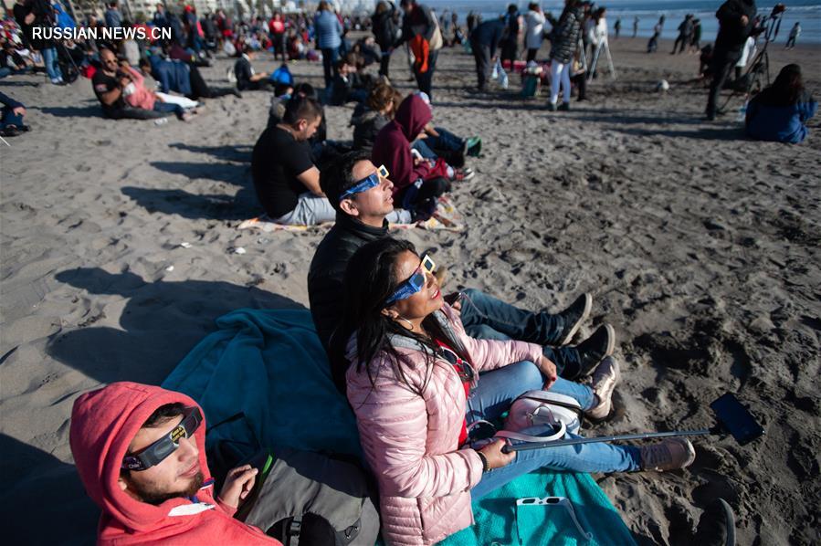 Жители Чили наблюдали полное солнечное затмение 