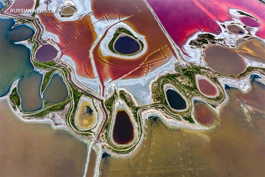 Летние краски соляных озер в Юньчэне