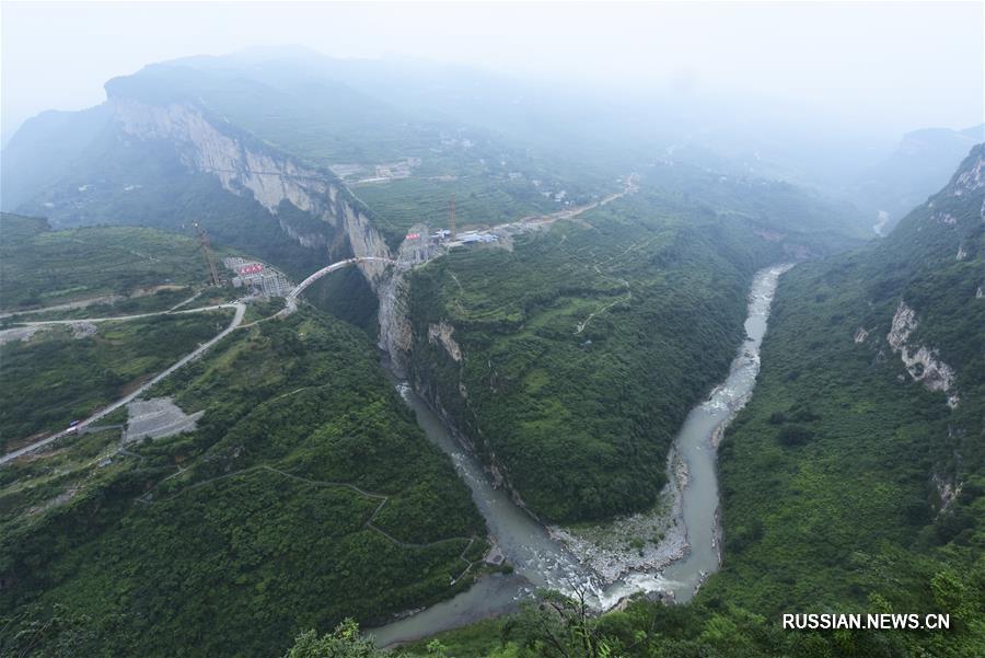 Завершено смыкание главной арки моста Цзиминсаньсин на стыке трех провинций на юго-западе Китая