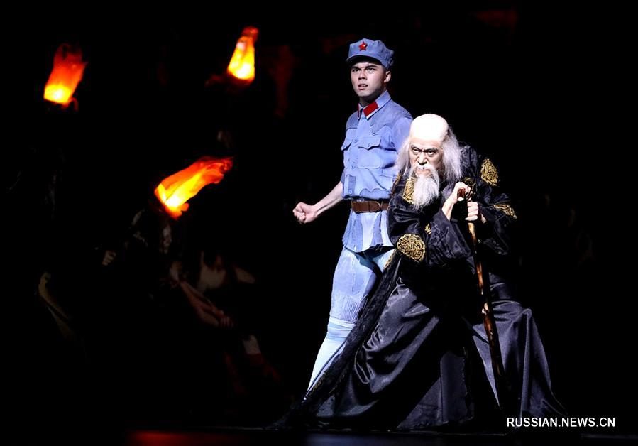Балет "Сверкающая красная звезда" представили в Шицзячжуане