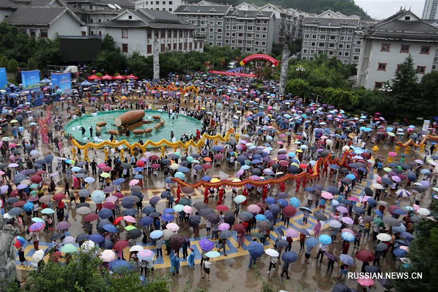 В Китае отмечают праздник "Двойной шестерки" 