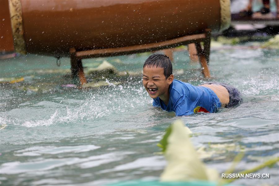В Китае отмечают праздник "Двойной шестерки" 