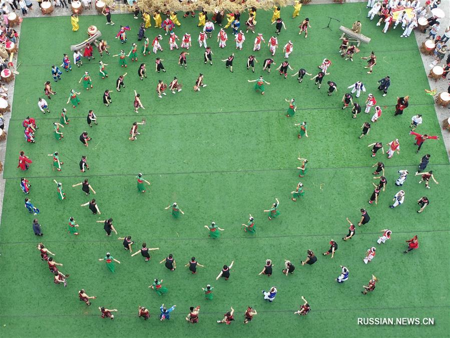 В Китае отмечают праздник "Двойной шестерки" 