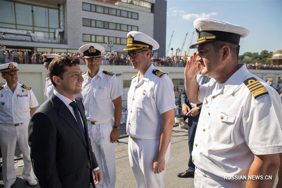 Президент Украины посетил военные учения в Одессе  