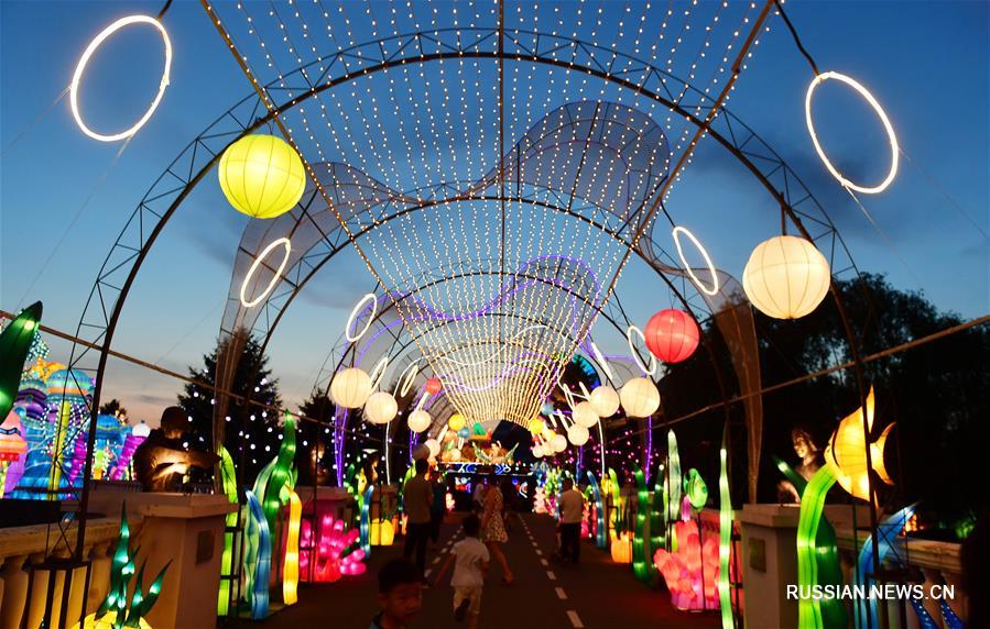 Неоновое шоу в городе Чанчунь