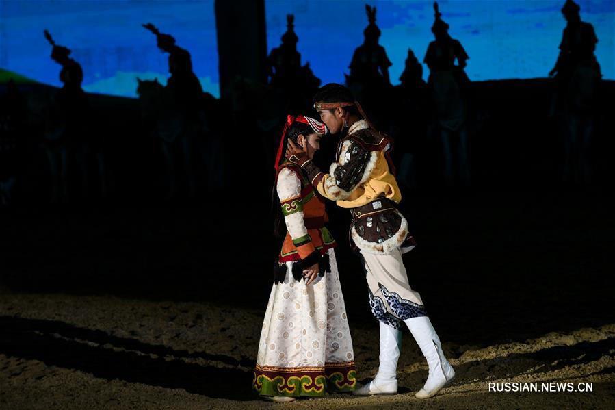 Артисты из Монголии представляют конное шоу китайской аудитории