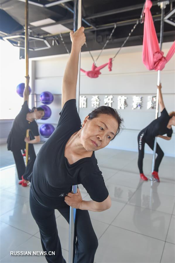 Здоровье нации -- Китайский коллектив шестидесятилетних танцовщиц на шесте