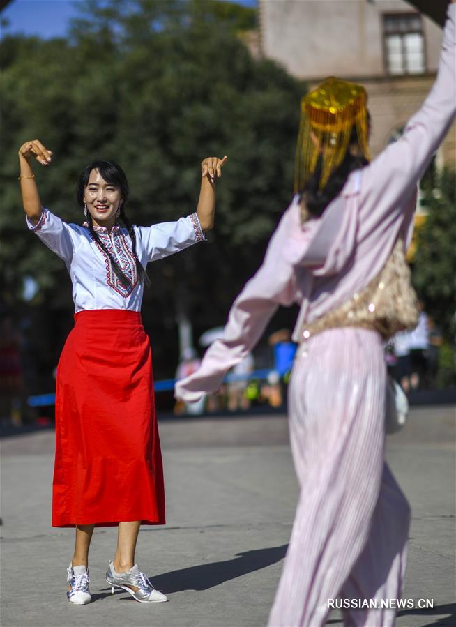 (社会)(2)“乐”动喀什古城