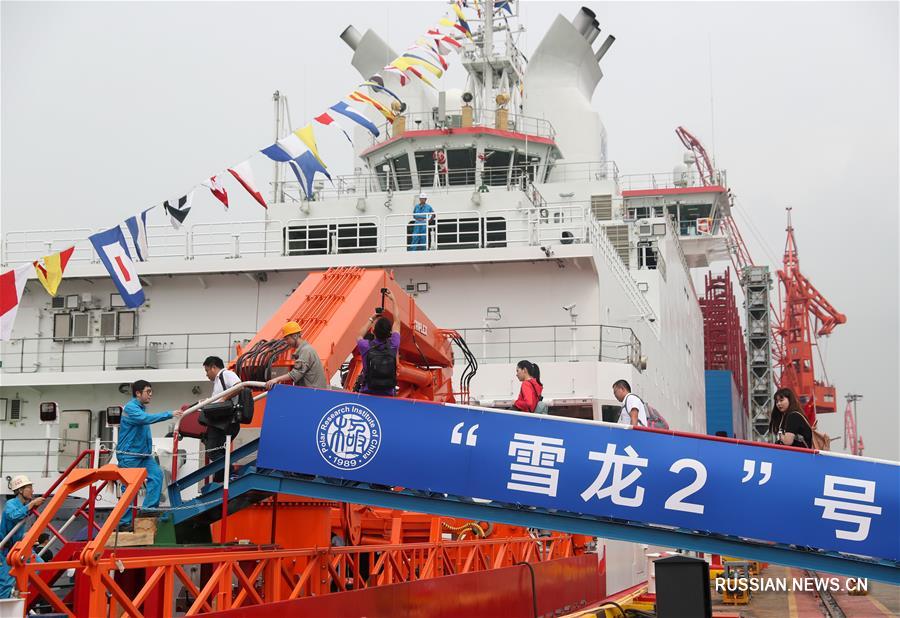 В Шанхае доставлен заказчику первый китайский полярный ледокол
