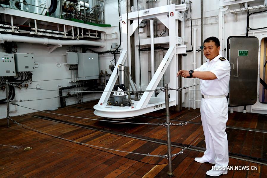 Первый китайский полярный ледокол -- "Сюэлун-2" 