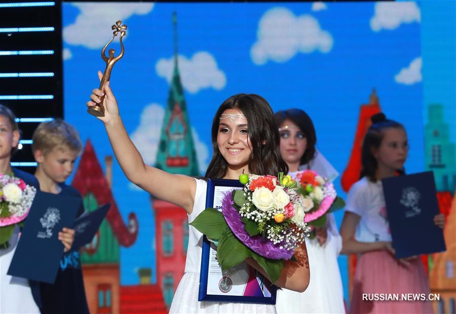 Ксения Галецкая из Беларуси победила в XVII Международном детском конкурсе "Витебск-2019"  