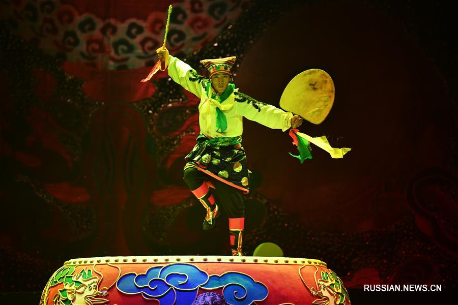 В пров. Ганьсу состоялась премьера тибетской танцевальной драмы "Шэншигочжуан"