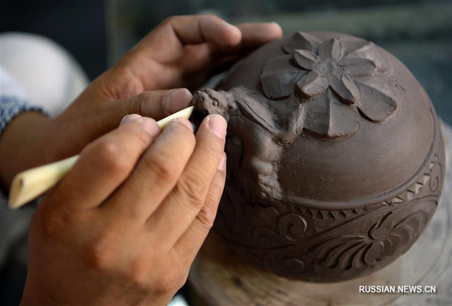 Мастер из Шэньси раскрыл секреты старинных "яочжоуских чайников наоборот"