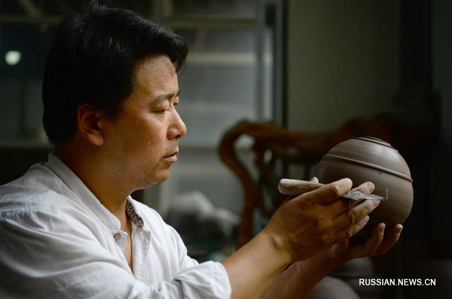 Мастер из Шэньси раскрыл секреты старинных "яочжоуских чайников наоборот"