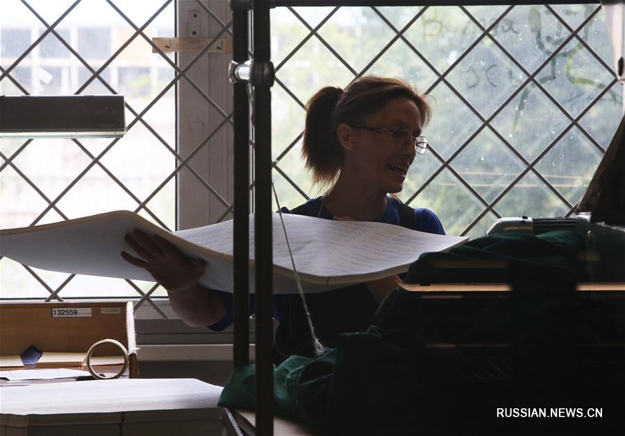 Полиграфический комбинат "Украина" круглосуточно печатает избирательные бюллетени для внеочередных выборов в Верховную раду