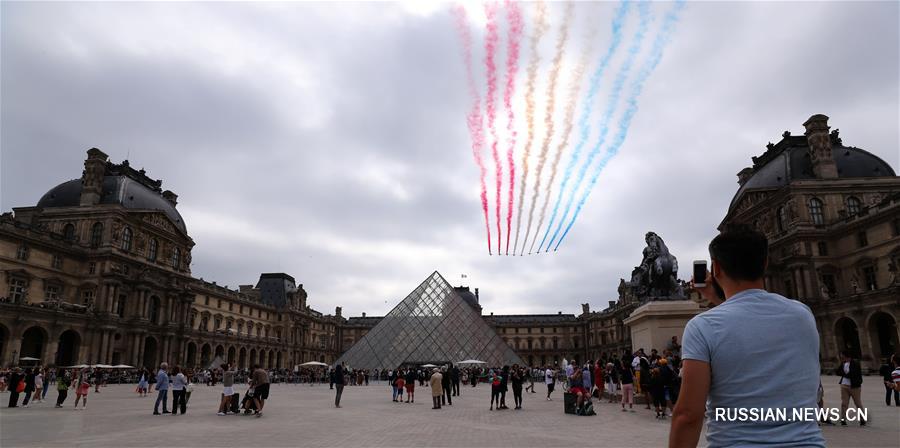 （国际）（2）法国举行国庆阅兵式