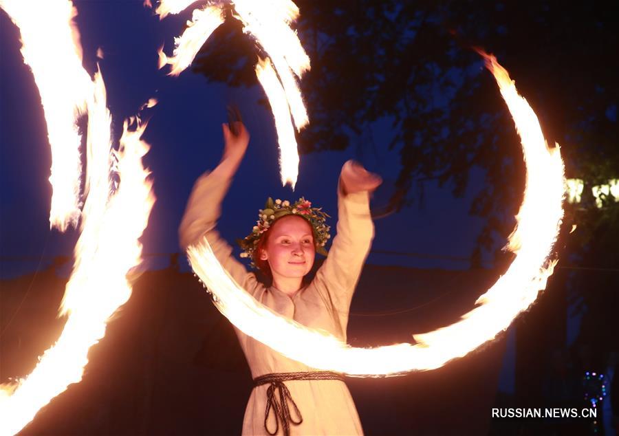 В Витебске состоялось огненное представление на тему средневековой Легенды о Цмоке