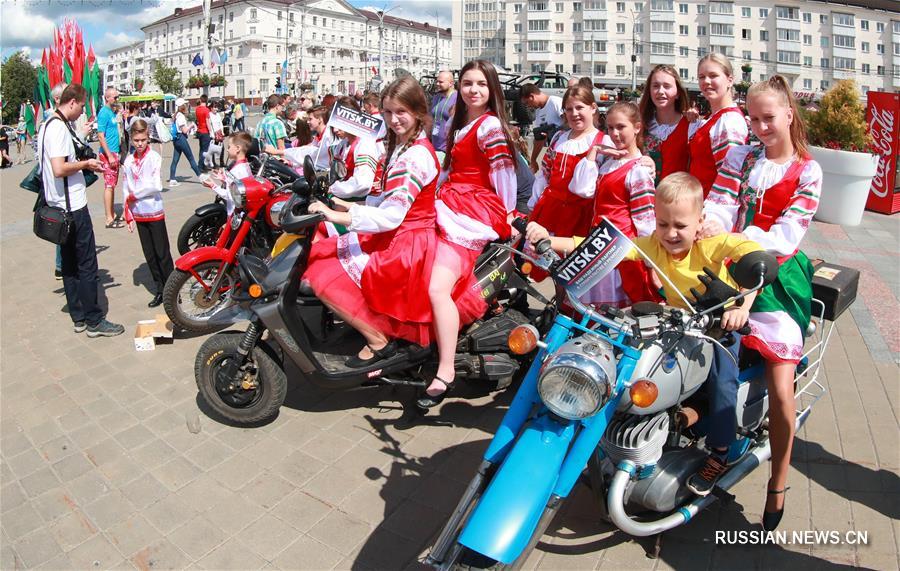В Витебске прошла выставка ретро-автомобилей и мотоциклов