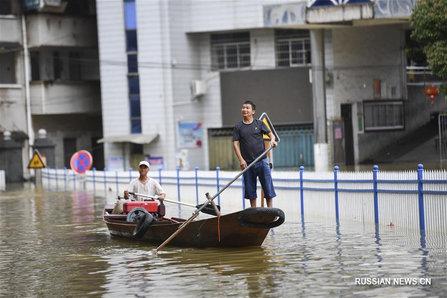 Активное участие добровольцев в работе по борьбе с наводнениями в пров. Хунань